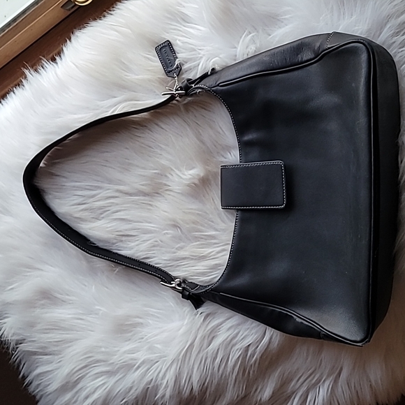 Coach Hamptons Hobo. Black leather. Style# 7789